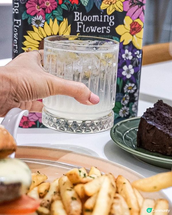 《九龍灣新店🤍純白簡約植物Cafe☕️🍀》