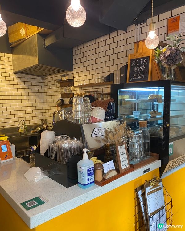長沙灣一間小小cafe，人情味小店