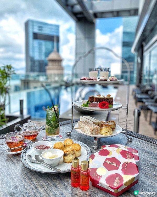 紅玫瑰代表🌹「熱戀」「我愛你」「希望與你泛起激情的愛」❤️