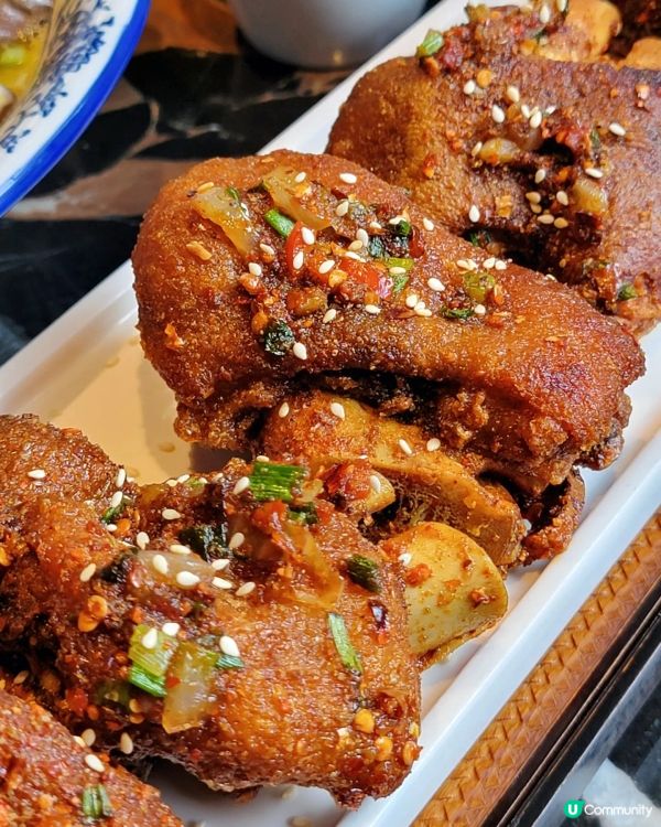 唔講唔知原來荃灣悅來坊有間聽講好好食既川菜，今日放假就同屋企...