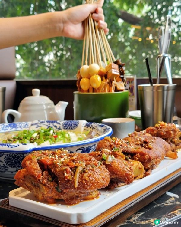 唔講唔知原來荃灣悅來坊有間聽講好好食既川菜，今日放假就同屋企...