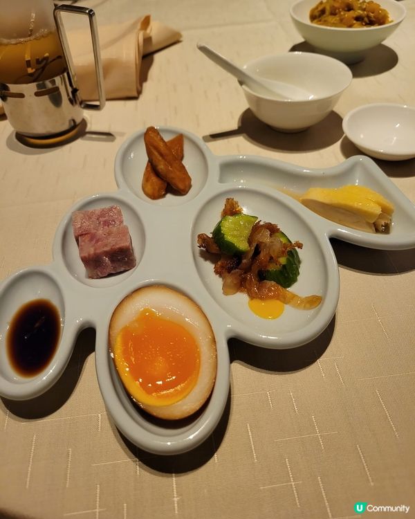 原本諗住同朋友食片皮鴨，點知見到好多野都好吸引！咁就叫左一個...