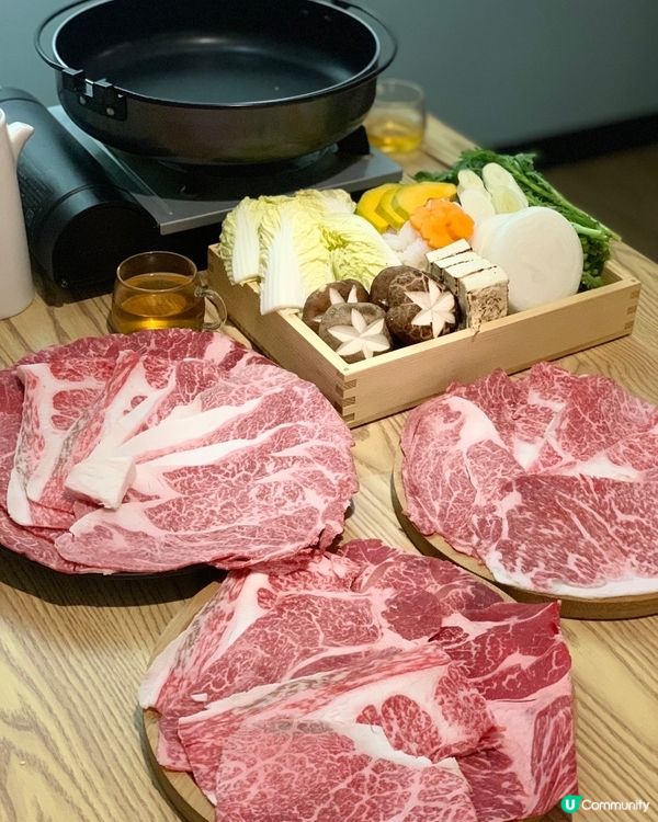 位於觀塘的這間壽喜燒店kuuraku，只要中間位就能吃到超高...