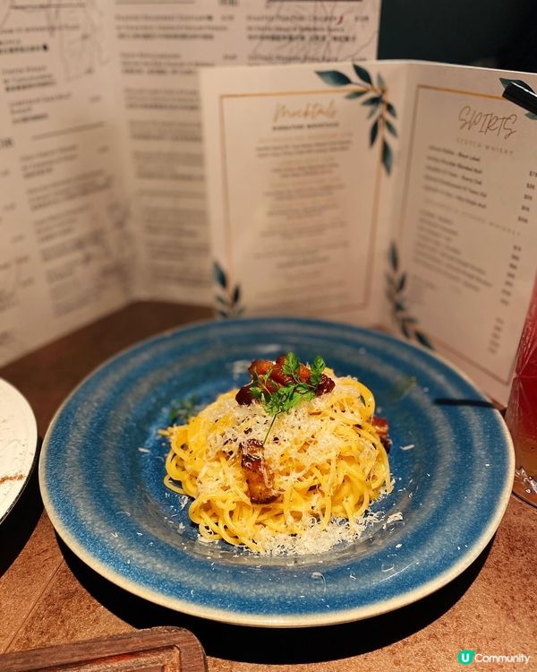 尖沙咀諾士佛臺一向多酒吧，平時我就好少過嚟，今次同朋友係到搵...