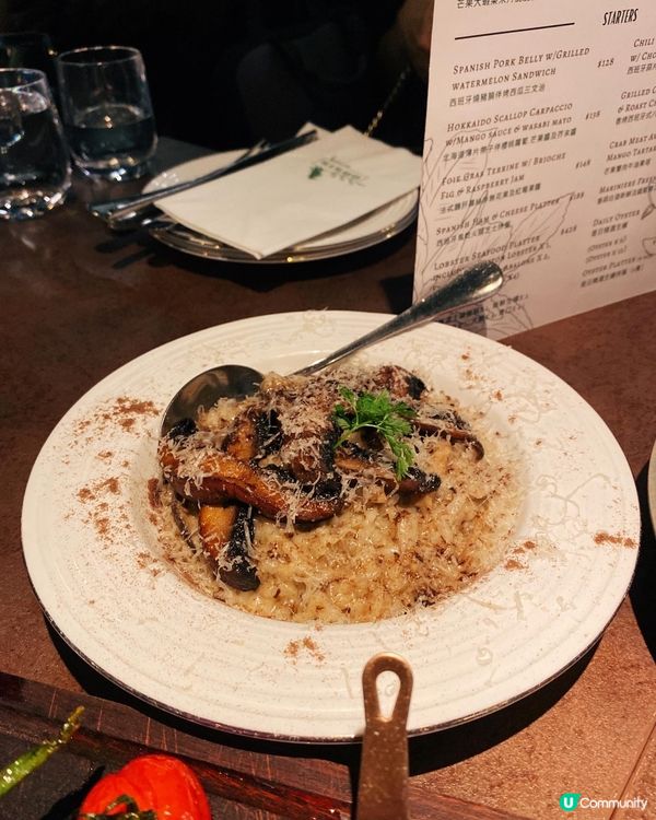 尖沙咀諾士佛臺一向多酒吧，平時我就好少過嚟，今次同朋友係到搵...