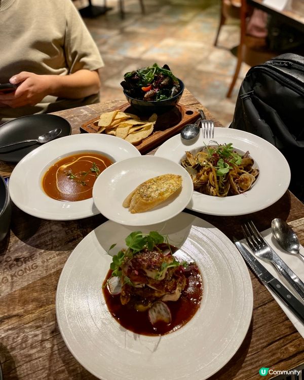 仲記得當日落狗屎咁大雨，於是就去咗搵旺角一間樓上鋪食😪呢度環...