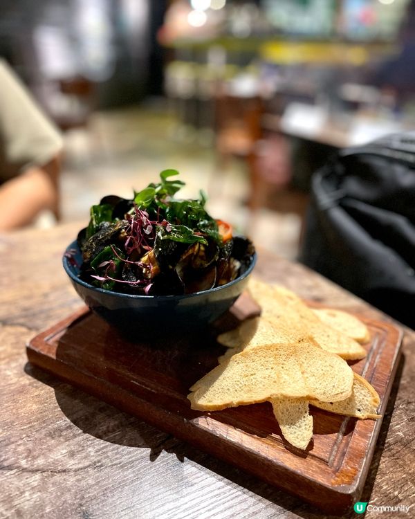 仲記得當日落狗屎咁大雨，於是就去咗搵旺角一間樓上鋪食😪呢度環...