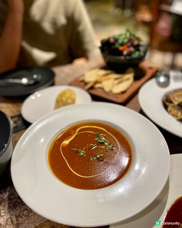 仲記得當日落狗屎咁大雨，於是就去咗搵旺角一間樓上鋪食😪呢度環...