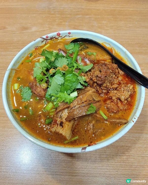 大角咀人氣米線，豬頸肉必吃！