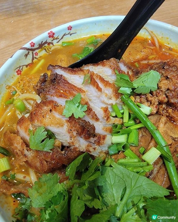 大角咀人氣米線，豬頸肉必吃！