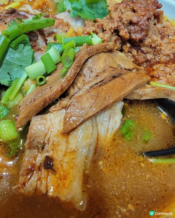 大角咀人氣米線，豬頸肉必吃！