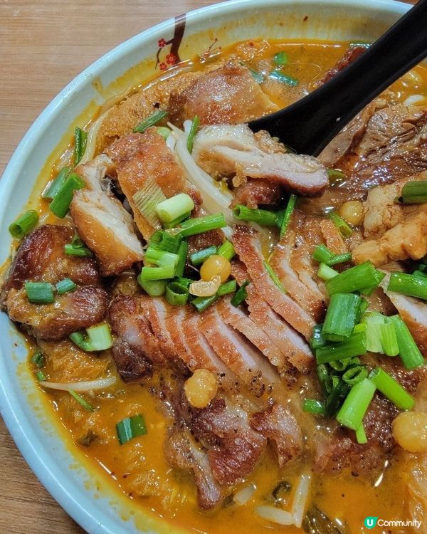 大角咀人氣米線，豬頸肉必吃！