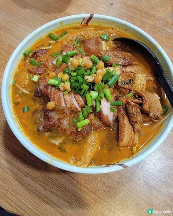 大角咀人氣米線，豬頸肉必吃！