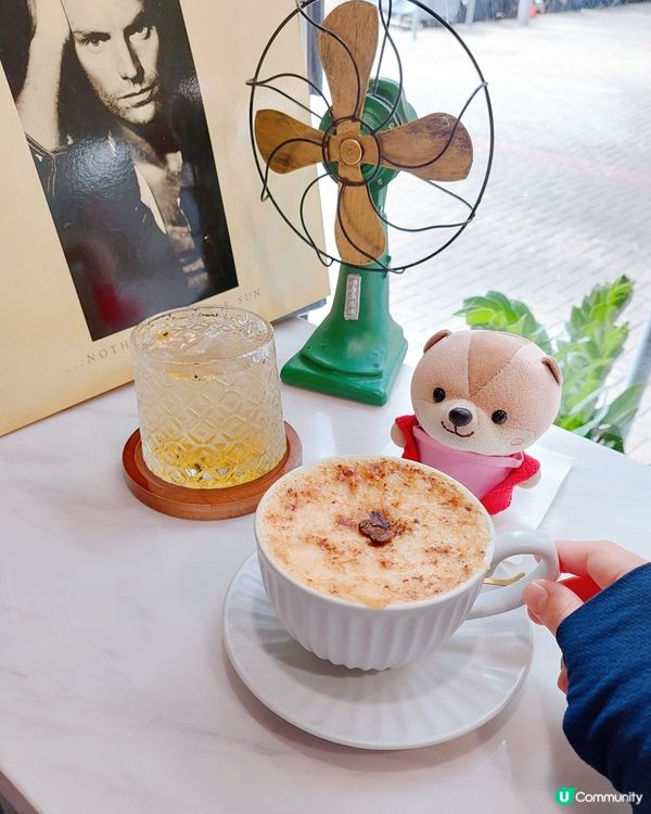 在元朗嘉城廣場與遊樂場附近，有家隱世咖啡小店，以懷舊風為主題...