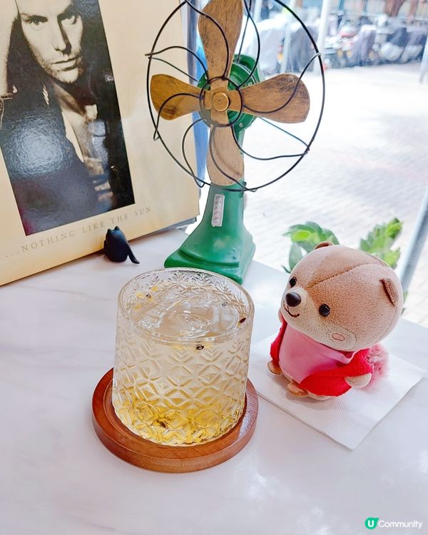 在元朗嘉城廣場與遊樂場附近，有家隱世咖啡小店，以懷舊風為主題...