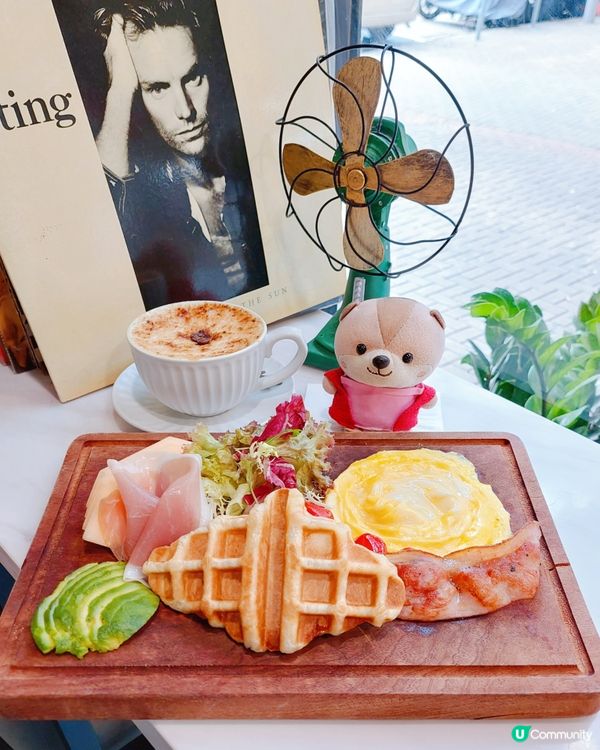 在元朗嘉城廣場與遊樂場附近，有家隱世咖啡小店，以懷舊風為主題...