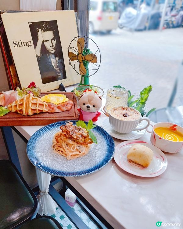 在元朗嘉城廣場與遊樂場附近，有家隱世咖啡小店，以懷舊風為主題...