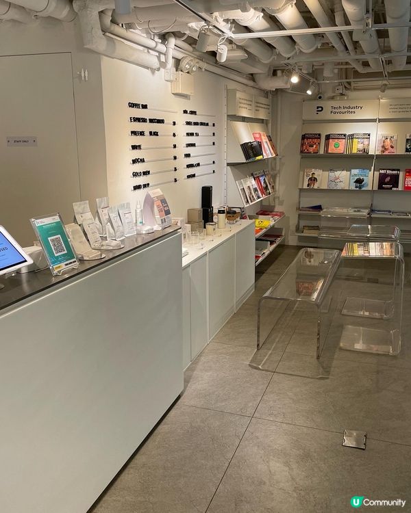 最近中環多左間兩層高落地玻璃窗的coffee shop。 以...