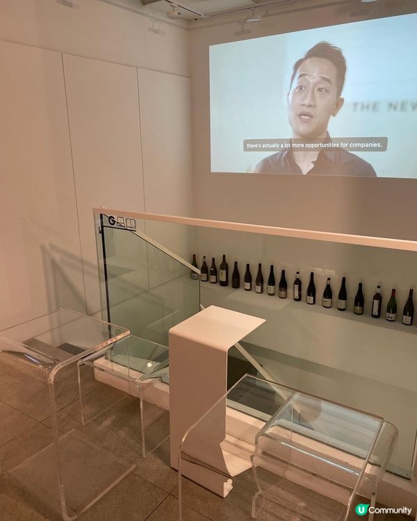 最近中環多左間兩層高落地玻璃窗的coffee shop。 以...