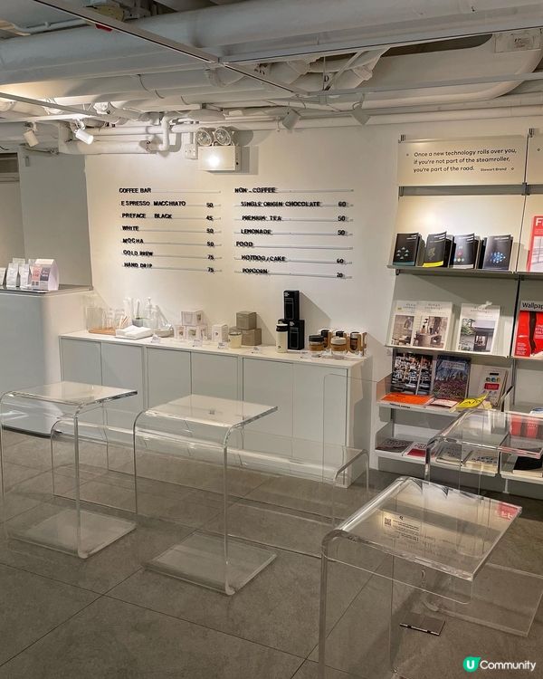 最近中環多左間兩層高落地玻璃窗的coffee shop。 以...