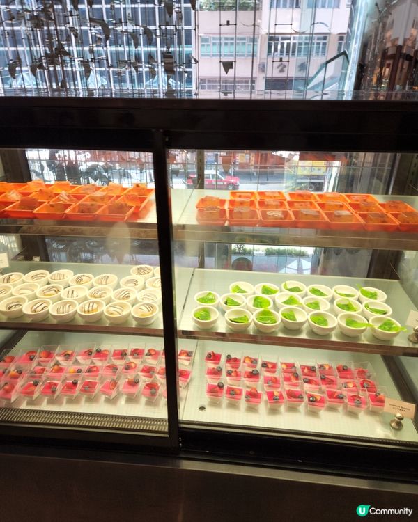 龍堡國際酒店自助餐，食足兩個鐘，坐得舒適，最喜歡他們的甜品款...