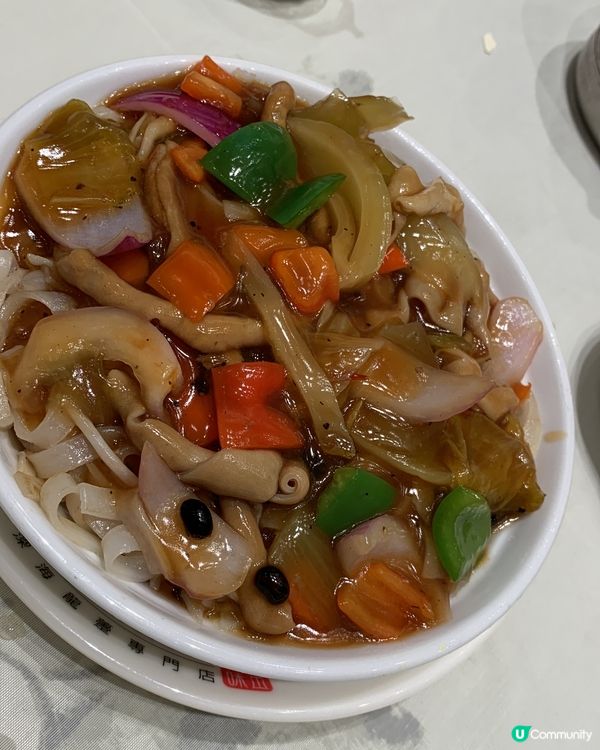 新鮮鵝腸炒河，味道可口，叉燒酥香脆