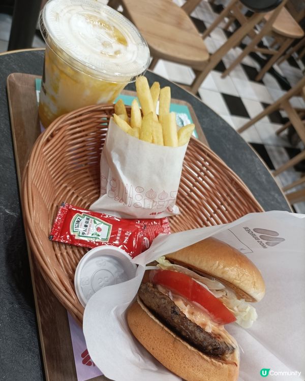 mos burger 漢堡飽及薯條都好食過麥當勞