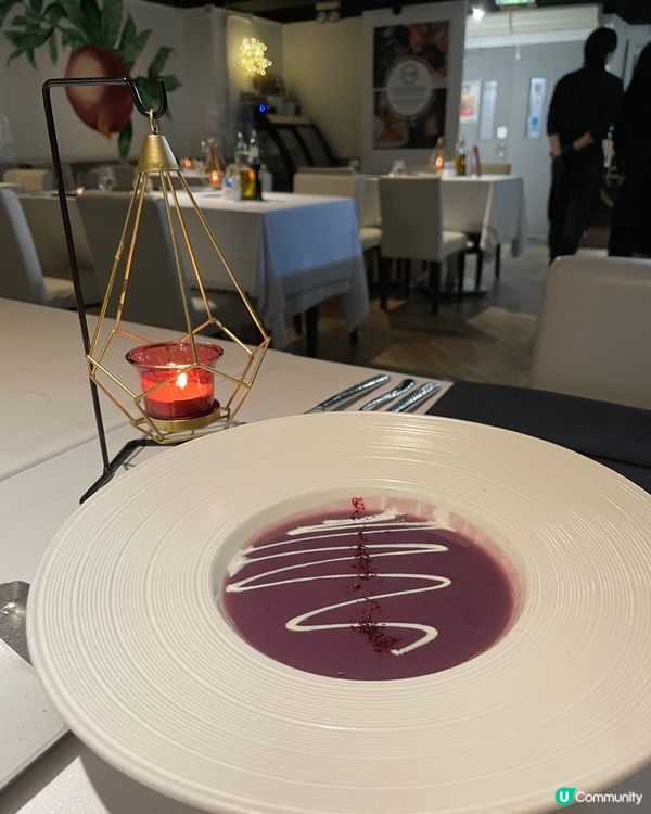 估唔到荔枝角D2 Place對面工廠大廈內，有一間隱世西餐廳...