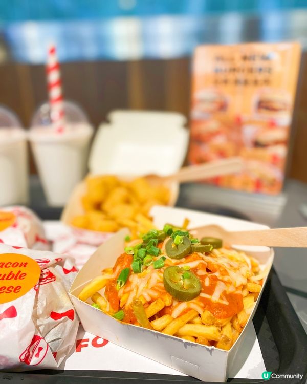 平時經過就多，終於首嘗boy n burger，比想像中多人...