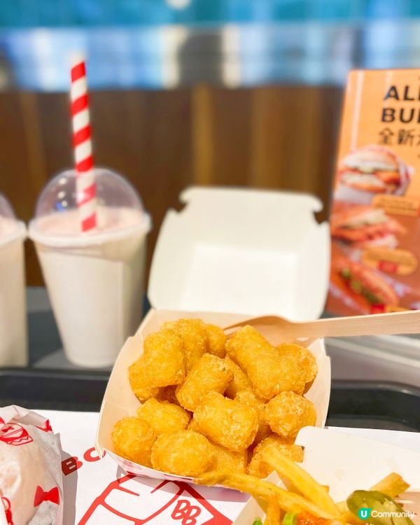 平時經過就多，終於首嘗boy n burger，比想像中多人...