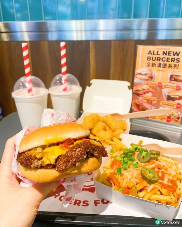 平時經過就多，終於首嘗boy n burger，比想像中多人...