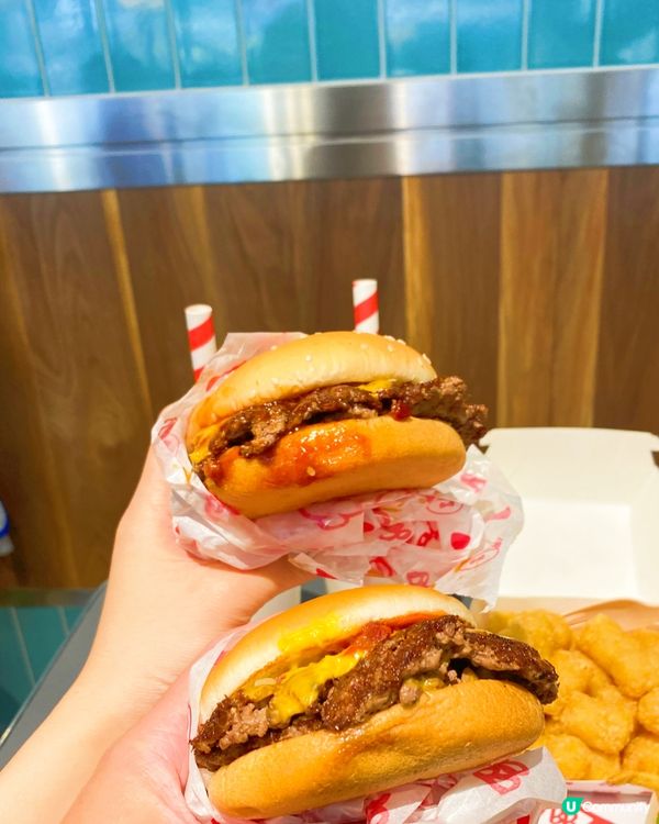 平時經過就多，終於首嘗boy n burger，比想像中多人...