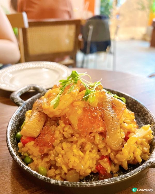 STILL主打精緻嘅西班牙Tapas 見到橙白綠嘅文青裝修好...