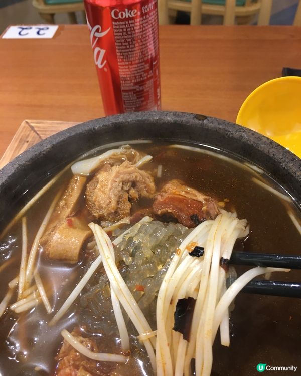 我叫左3個餸的石鍋薯粉，牛肚，牛柏葉和五香辣豬軟骨，豬又幾好...