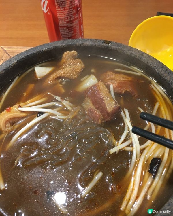 我叫左3個餸的石鍋薯粉，牛肚，牛柏葉和五香辣豬軟骨，豬又幾好...