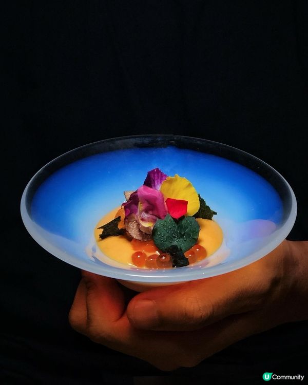 夢係位中於中環嘅樓上日本料理，佢哋專門做嘅係香港較少見嘅懷石...