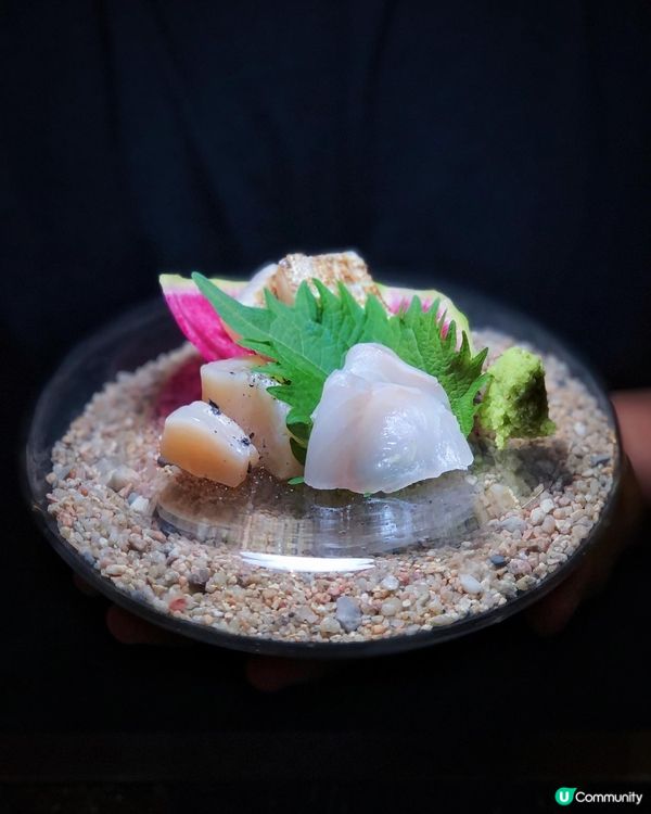 夢係位中於中環嘅樓上日本料理，佢哋專門做嘅係香港較少見嘅懷石...