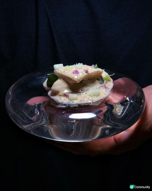 夢係位中於中環嘅樓上日本料理，佢哋專門做嘅係香港較少見嘅懷石...