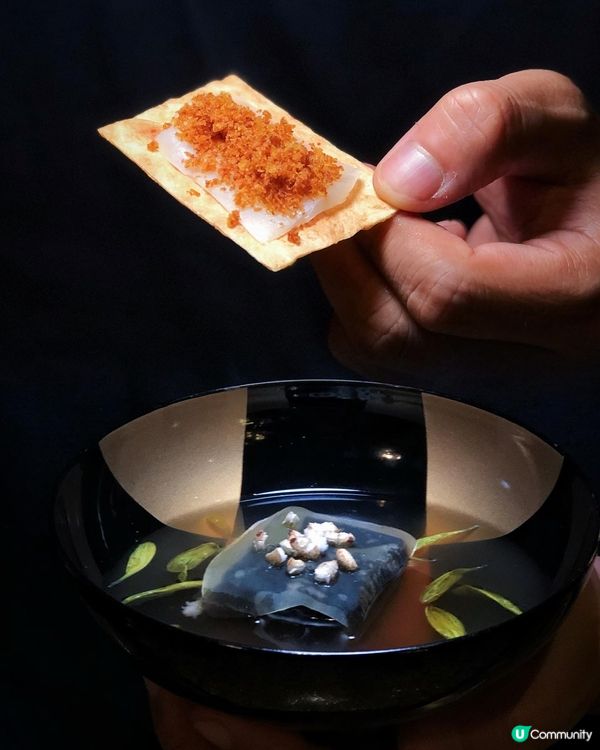 夢係位中於中環嘅樓上日本料理，佢哋專門做嘅係香港較少見嘅懷石...