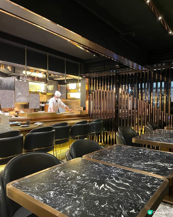 夢係位中於中環嘅樓上日本料理，佢哋專門做嘅係香港較少見嘅懷石...