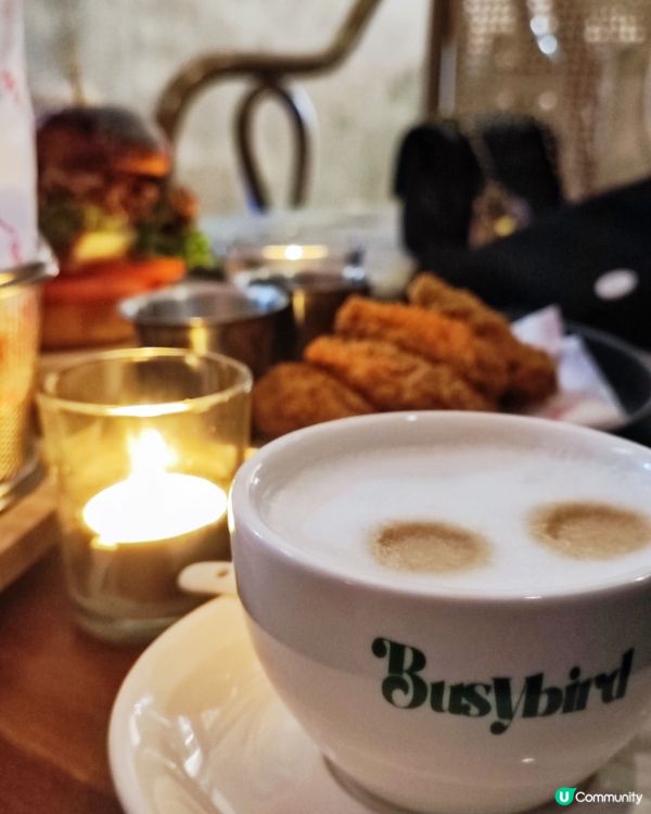 灣仔嘅聖佛蘭士街開咗好多有格調嘅餐廳，今日去咗間充滿外國st...