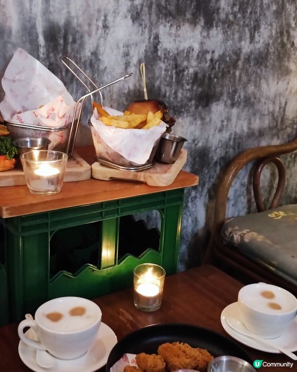 灣仔嘅聖佛蘭士街開咗好多有格調嘅餐廳，今日去咗間充滿外國st...