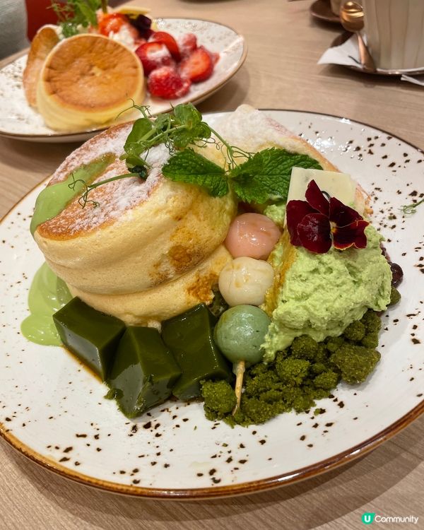 抹茶疏乎厘加上抹茶忌廉，紅豆還有日式小丸子，好豐富啊！