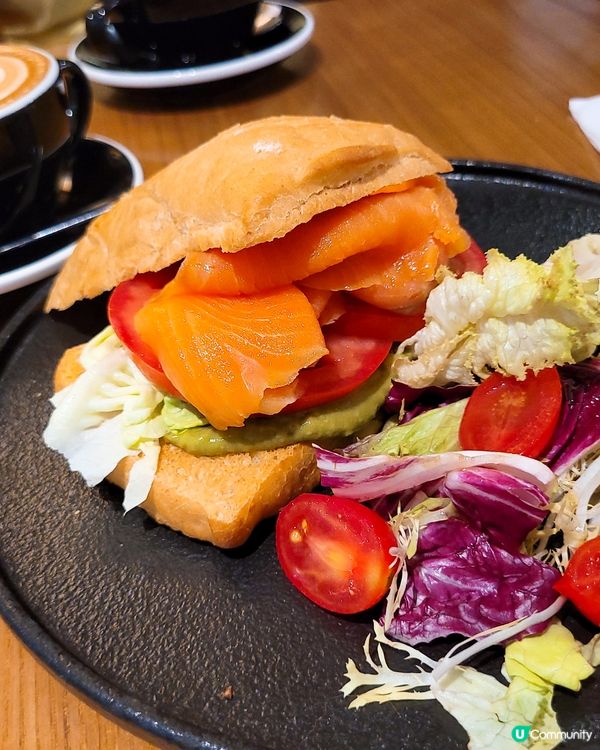 灣仔都好多Cafe, 今次黎左係巷仔入面一間叫Mansons...