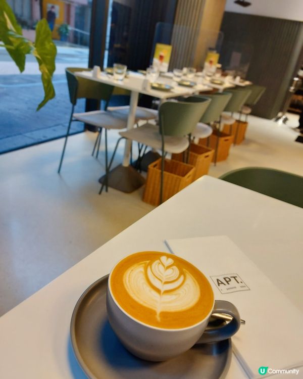 在舒服寧静的環境下，歎了一杯很不錯的flat white.....