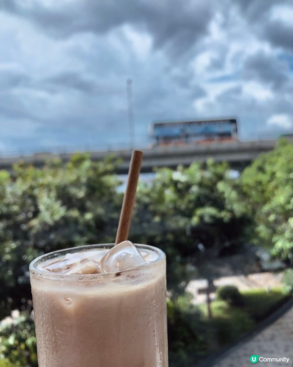 灰灰的天，無損品嚐咖啡的心情