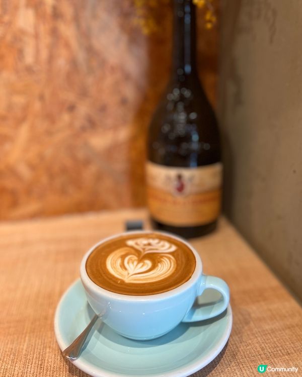 書店之中嘅休閑小cafe，係個可以輕鬆飲杯咖啡、睇吓書嘅好地...