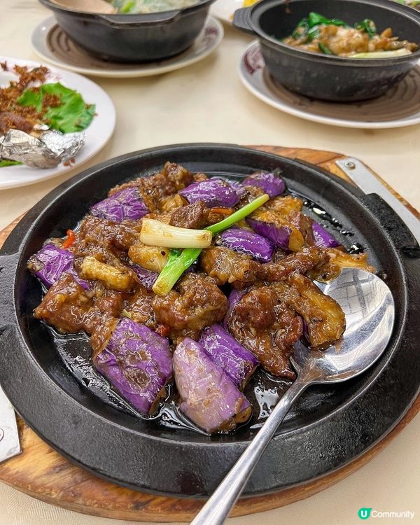 第一次來「橋底辣蟹」‼️🦀 這裡除了蟹的菜式出名外，其他的小...