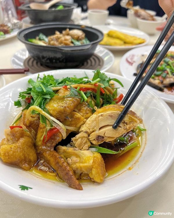 第一次來「橋底辣蟹」‼️🦀 這裡除了蟹的菜式出名外，其他的小...