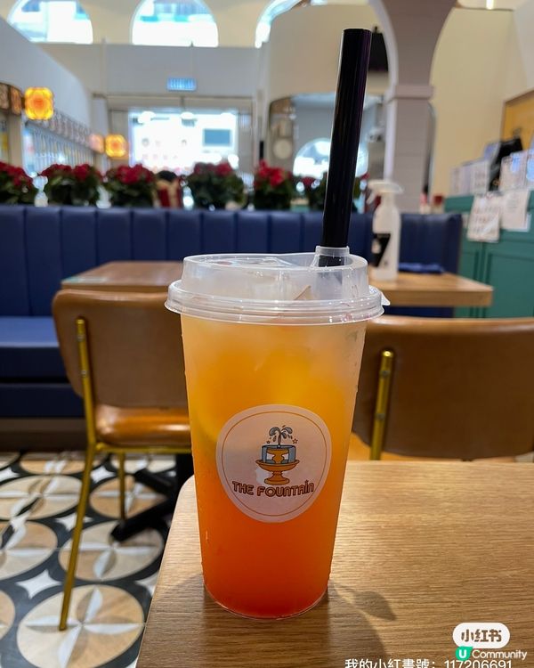 經過尖沙咀見到一個裝修非常之歐陸風格嘅food court，...